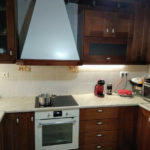 ΕΠΙΠΛΑ ΚΟΥΖΙΝΑΣ ΑΦΟΙ ΣΜΑΪΛΗ κουζίνα κερασιά με καμινάδα απορροφητήρα